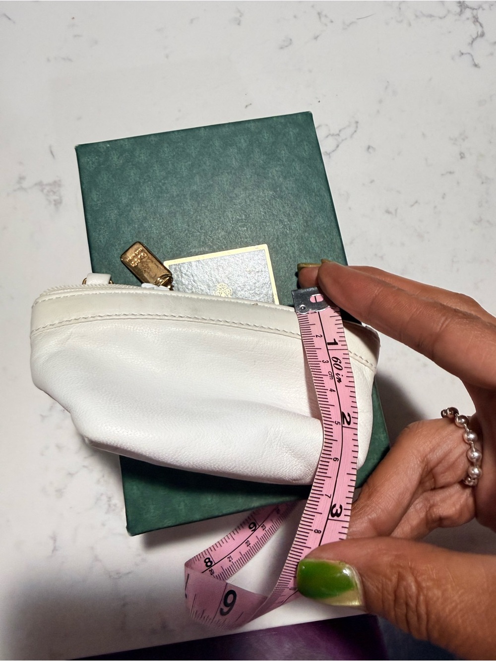 Gucci White Leather Mini Coin Pouch with Gold Zipper - Picture 6 of 13